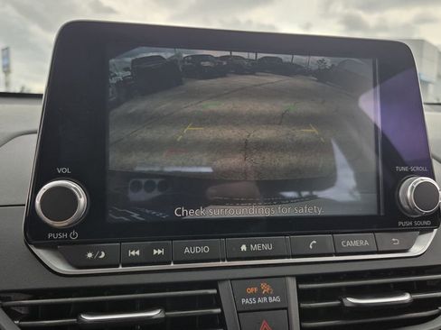 Used 2025 Nissan Altima 2.5 SV FWD image 24