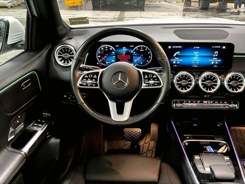 Used 2022 Mercedes-Benz GLB 250 4MATIC image 6