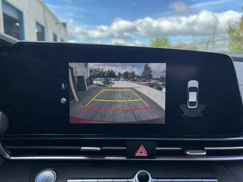 Used 2022 Hyundai Elantra Limited FWD image 24