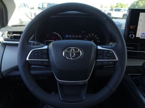 New 2026 Toyota Sienna XLE image 16