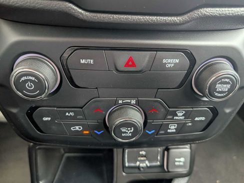 Certified 2020 Jeep Renegade Altitude FWD image 24