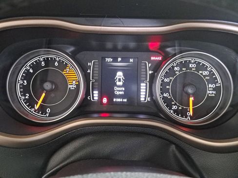 Used 2016 Jeep Cherokee Latitude w/ Cold Weather Group AWD/4WD image 19