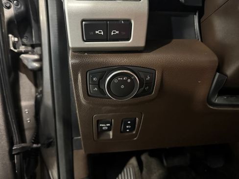 Used 2018 Ford F150 King Ranch w/ Equipment Group 601A Luxury AWD/4WD image 39