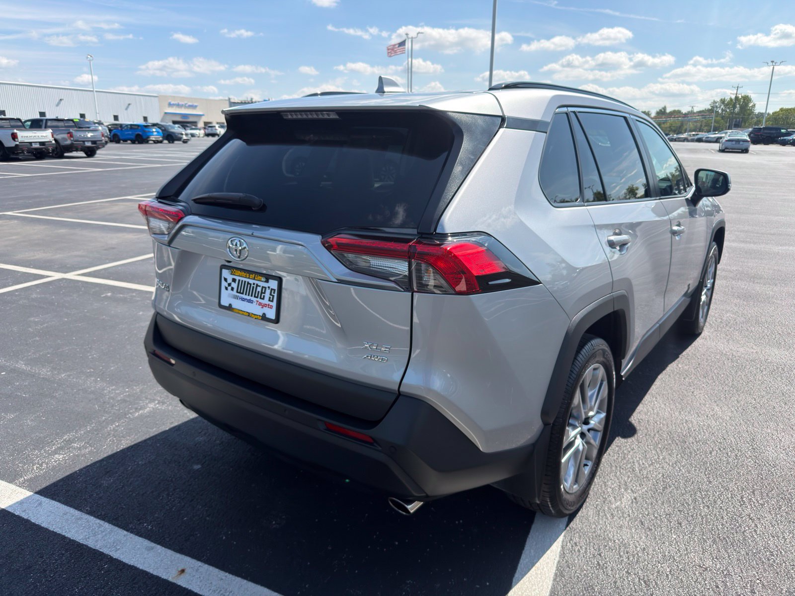 Used 2022 Toyota RAV4 XLE Premium AWD/4WD image 8