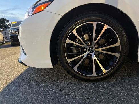 Used 2020 Toyota Camry SE image 31