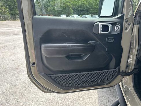 Used 2020 Jeep Gladiator Sport AWD/4WD image 16