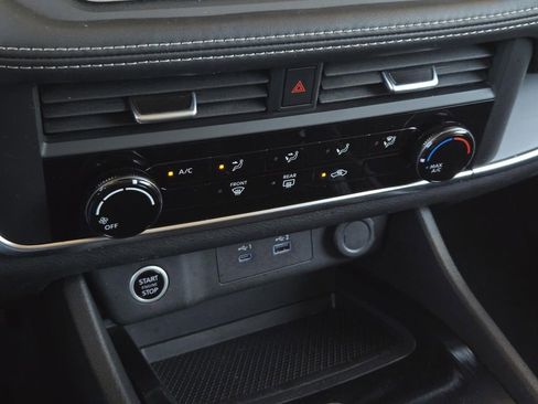 Used 2023 Nissan Rogue S image 21