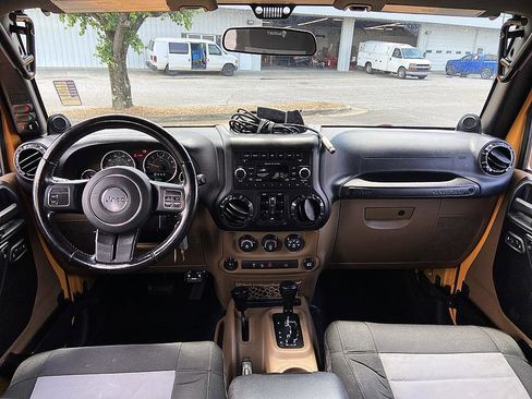 Used 2012 Jeep Wrangler Unlimited Sahara AWD/4WD image 15