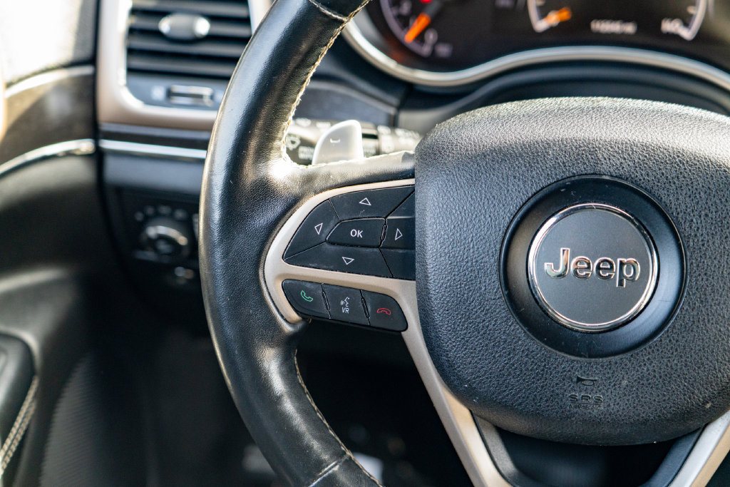 Used 2016 Jeep Grand Cherokee Limited AWD/4WD image 18
