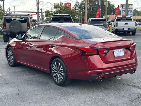 Used 2024 Nissan Altima 2.5 SV w/ SV Premium Package FWD image 4