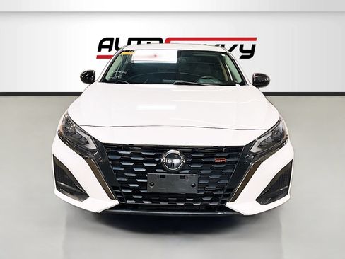 Used 2023 Nissan Altima 2.5 SR FWD image 2