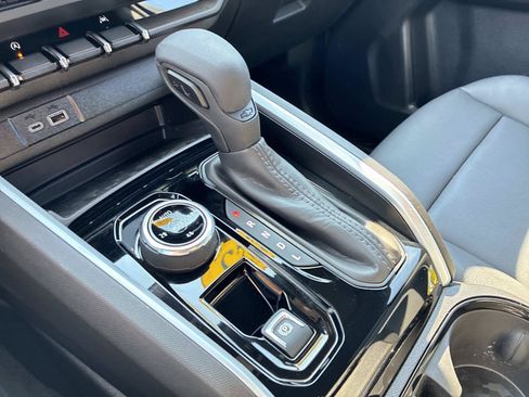 Used 2025 Chevrolet Colorado Trail Boss AWD/4WD image 30
