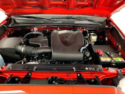 Used 2017 Toyota Tacoma TRD Sport w/ Tow Package (A/T) image 25