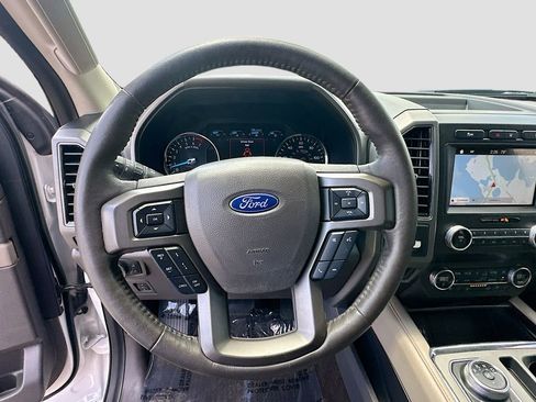 Used 2019 Ford Expedition XLT w/ Equipment Group 202A RWD image 11