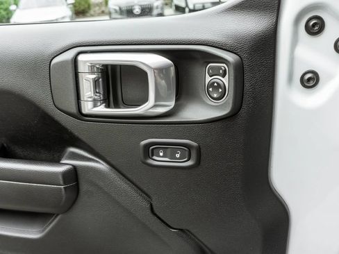 Used 2021 Jeep Wrangler Rubicon w/ Uconnect 4C Nav & Sound Group AWD/4WD image 15