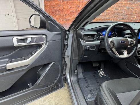 Certified 2022 Ford Explorer XLT image 9