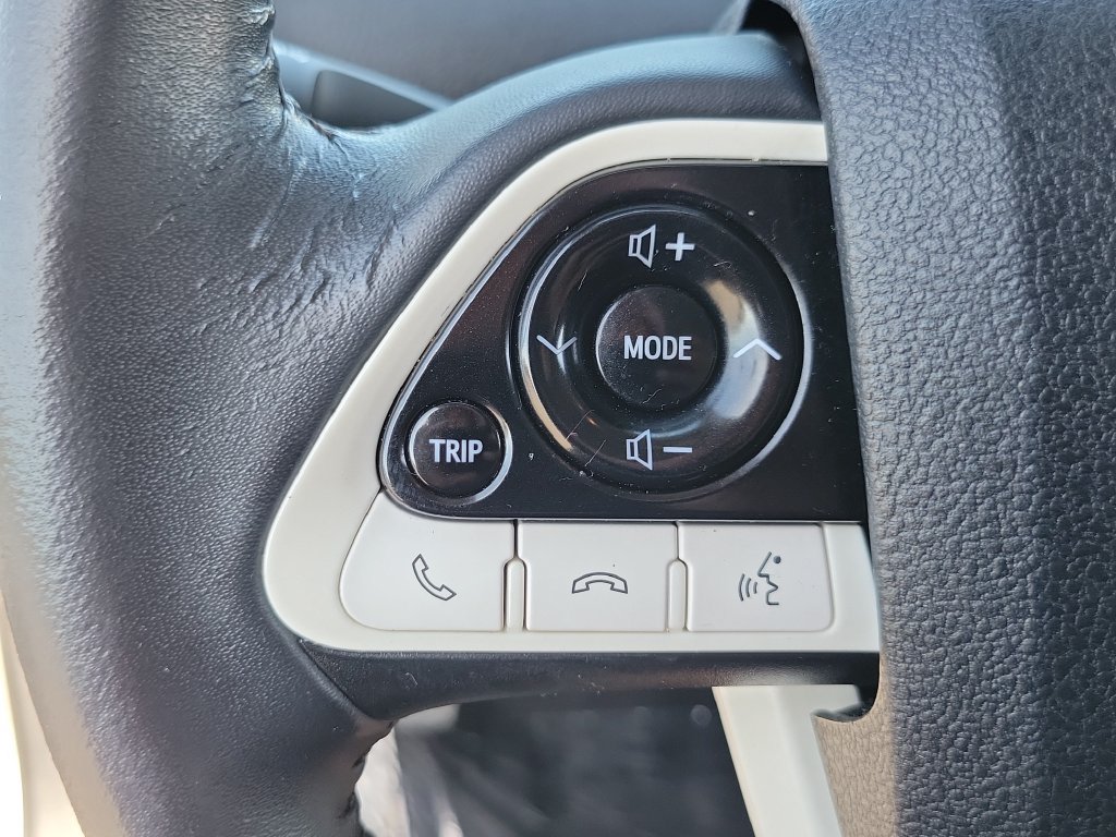 Used 2017 Toyota Prius Prime Plus w/ Preferred Accessory Package FWD image 5