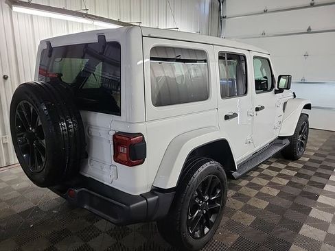 Used 2024 Jeep Wrangler Unlimited Sahara w/ Technology Group AWD/4WD image 6
