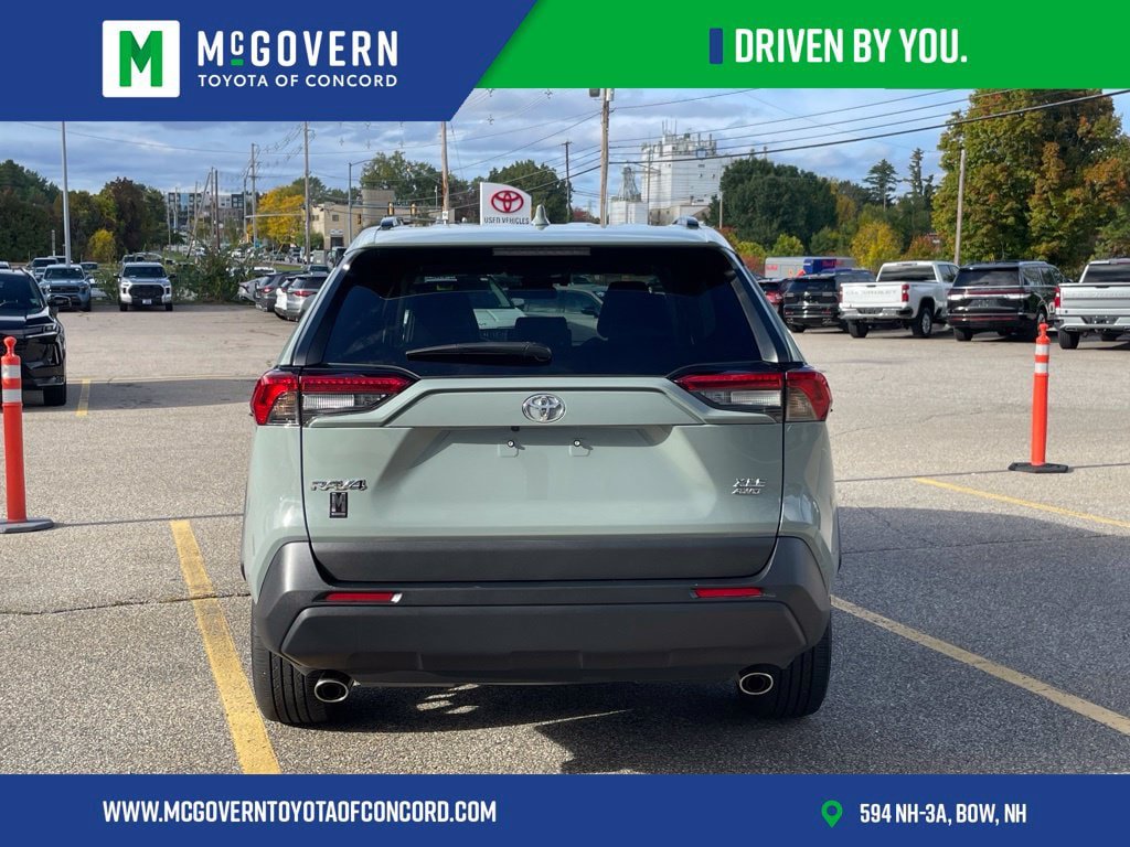 Used 2023 Toyota RAV4 XLE Premium AWD/4WD image 4