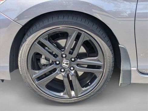 Used 2017 Honda Accord Touring image 19