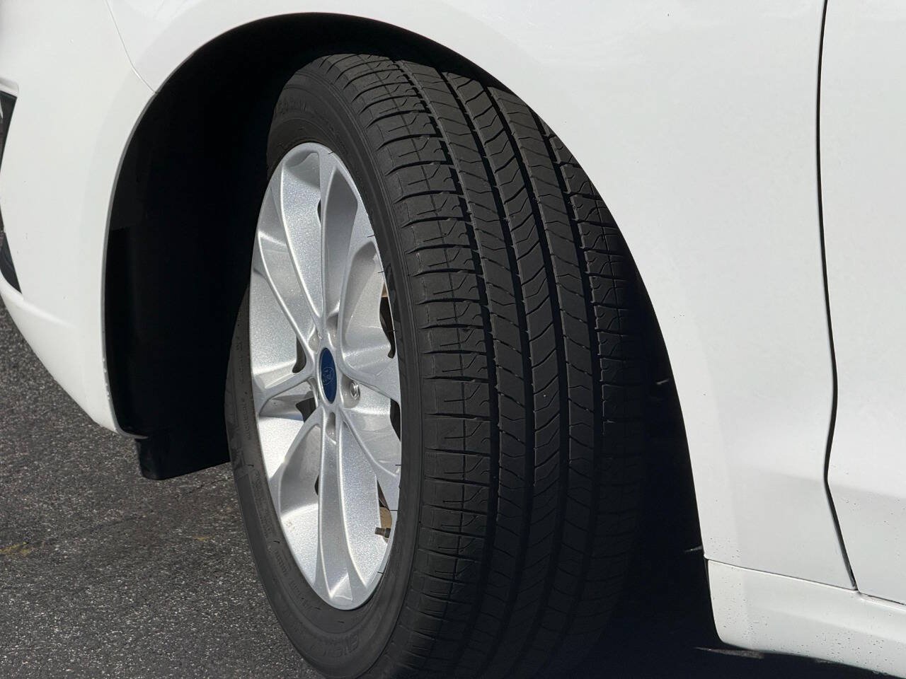 Used 2020 Ford Fusion SE FWD image 15