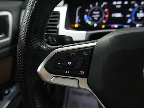 Used 2022 Volkswagen Atlas Cross Sport SEL Premium R-Line image 38