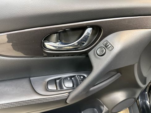 Certified 2019 Nissan Rogue SV image 25