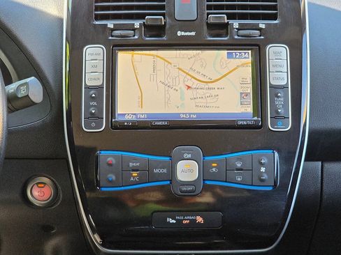 Used 2015 Nissan Leaf SL w/ Premium Package FWD image 22