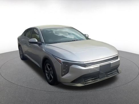 Used 2025 Kia K4 LXS image 3