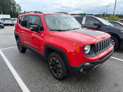 Used 2023 Jeep Renegade Latitude AWD/4WD image 3