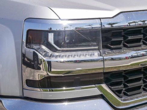 Used 2018 Chevrolet Silverado 1500 LT w/ Trailering Package AWD/4WD image 4