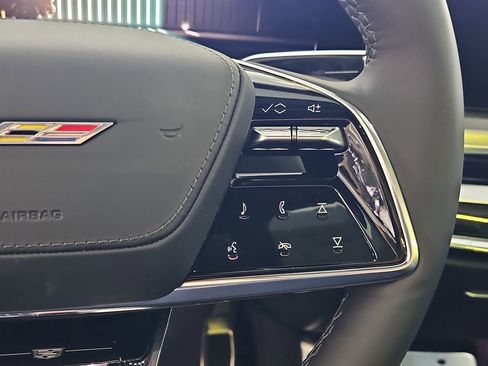 New 2026 Cadillac Lyriq V AWD/4WD image 32