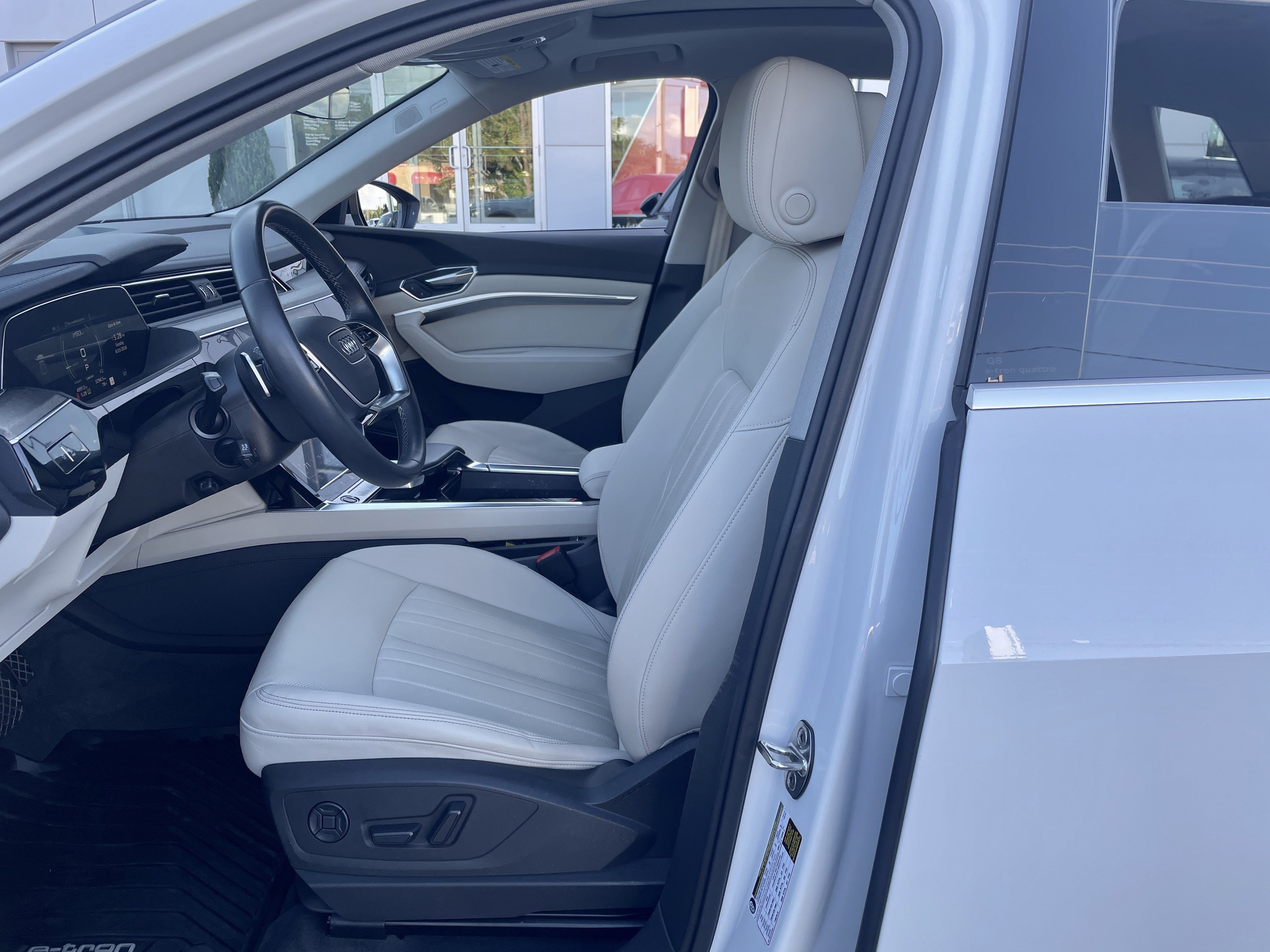 Certified 2024 Audi Q8 e-tron Premium Plus w/ Premium Plus Package AWD/4WD image 7