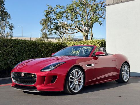 Used 2016 Jaguar F-TYPE R image 2