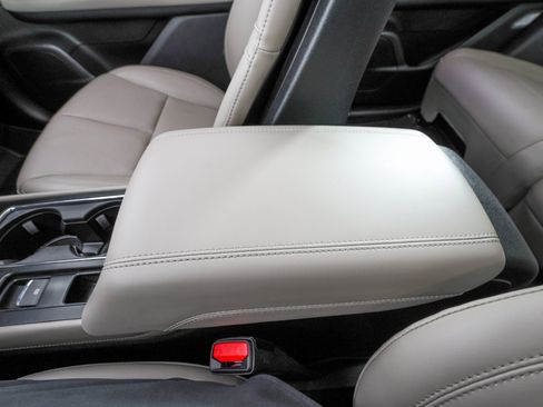 Used 2025 Lincoln Corsair Grand Touring w/ Jet Appearance Package image 28