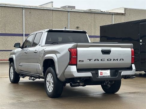 Certified 2025 Toyota Tacoma SR5 image 3