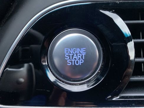 Used 2023 Genesis G70 2.0T image 19