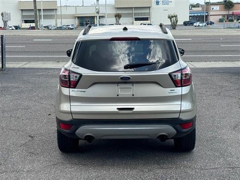 Used 2018 Ford Escape SE image 3