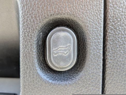 Used 2020 Chevrolet Suburban LT image 14