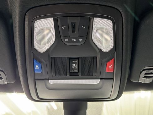 Used 2023 RAM 1500 Big Horn AWD/4WD image 35