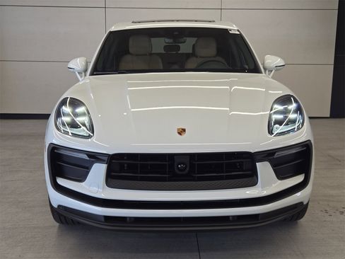 Used 2025 Porsche Macan image 28