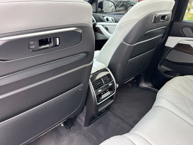 Used 2024 BMW X7 xDrive40i w/ M Sport Package AWD/4WD image 17