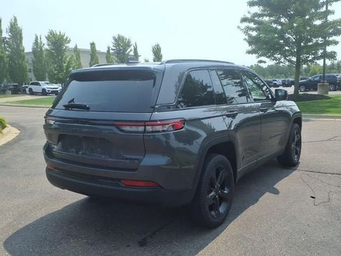 Certified 2024 Jeep Grand Cherokee Limited w/ Black Appearance Package AWD/4WD image 4