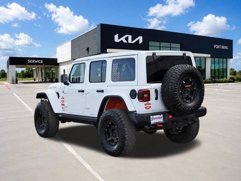 Used 2021 Jeep Wrangler Unlimited Rubicon w/ Trailer Tow Package AWD/4WD image 7