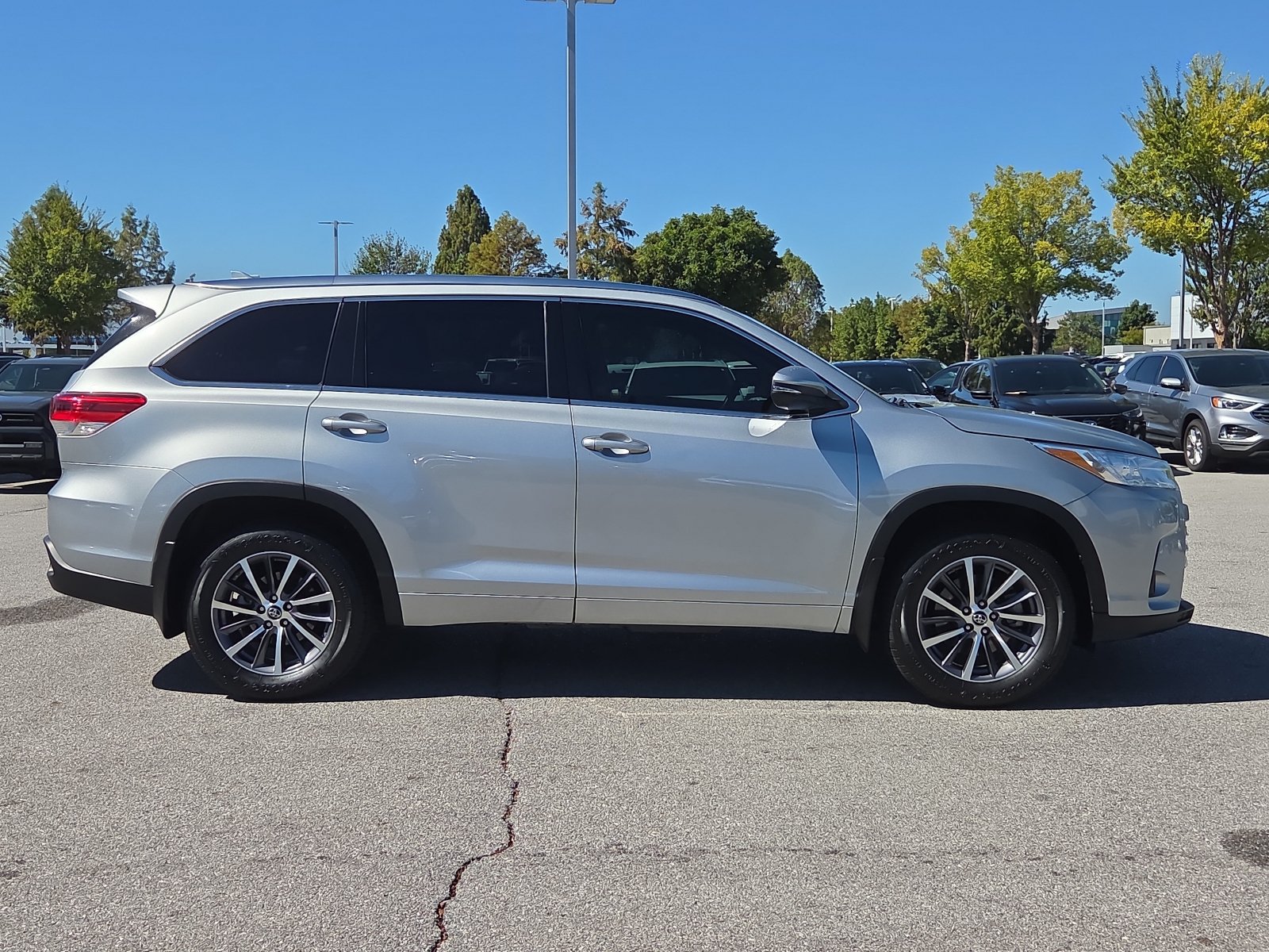 Used 2018 Toyota Highlander XLE FWD image 6