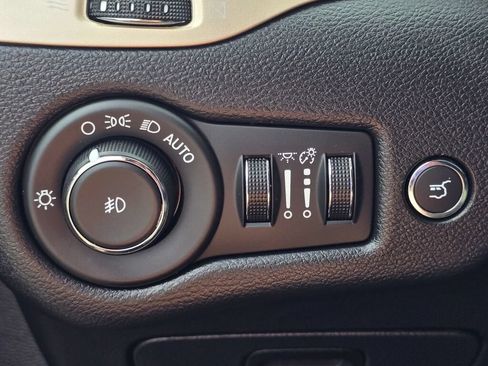 Used 2014 Jeep Cherokee Limited w/ Technology Group AWD/4WD image 24