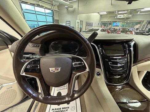 Used 2017 Cadillac Escalade Premium Luxury AWD/4WD image 22