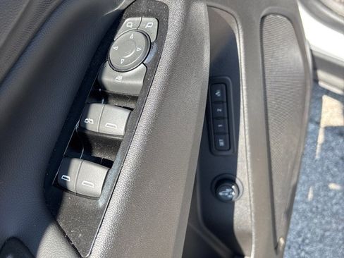 Used 2024 Chevrolet Equinox Premier image 12