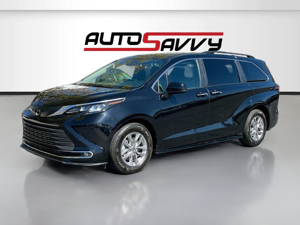 Used 2026 Toyota Sienna XLE FWD image 3