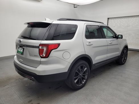 Used 2017 Ford Explorer XLT w/ Equipment Group 202A image 9